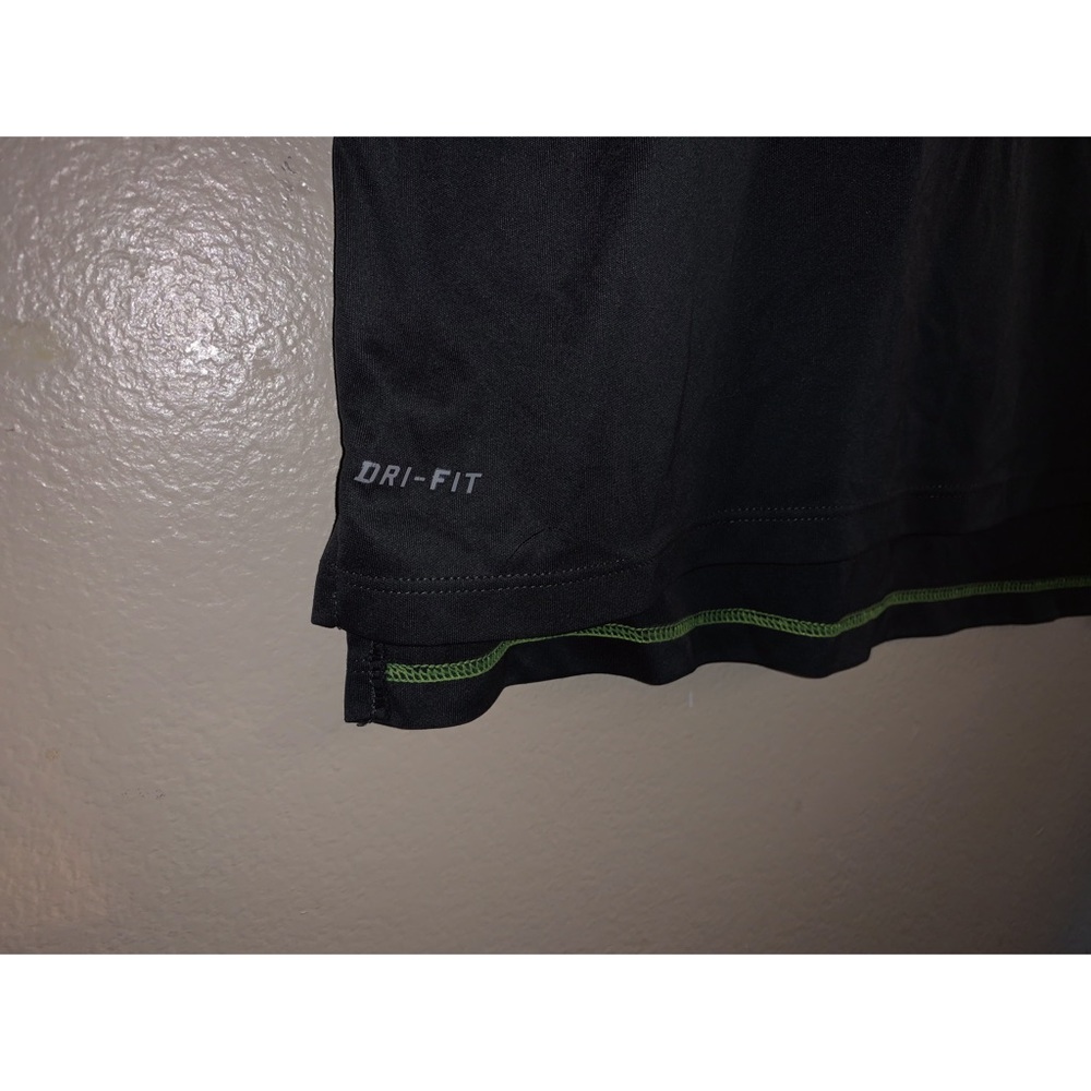 Nike || Dri-Fit V-Neck - Picture 3 of 3